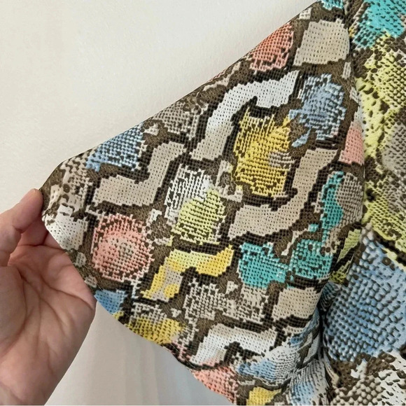 Peach Love California Snakeskin Short Sleeve Cutout Shorts Romper Sz M GUC - Picture 5 of 11